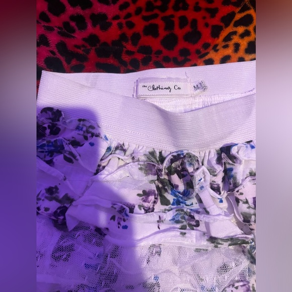 White and purple floral ruffle mini skirt with a stretchy waistband - Picture 2 of 3